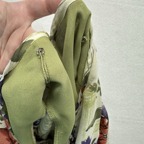 Nine West Silk Y2K Floral V-Neck Flowy Blouse Top Size 10 Green Cream Fairycore - Picture 10 of 13